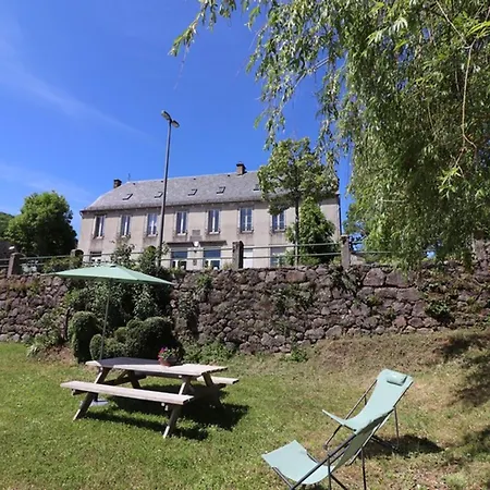 Au Coeur Du Parc Des Volcans Avec Activites Plein Air, Internet Et Jardin Amenage. - Fr-1-742-345 Apartment *